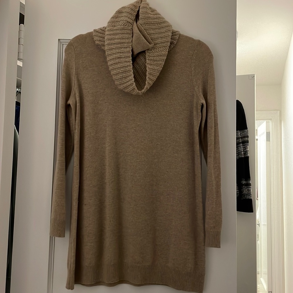 Theory oversized cashmere turtleneck size P